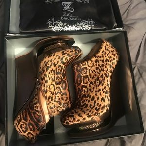 zigi black label spark - leopard wedge shoe